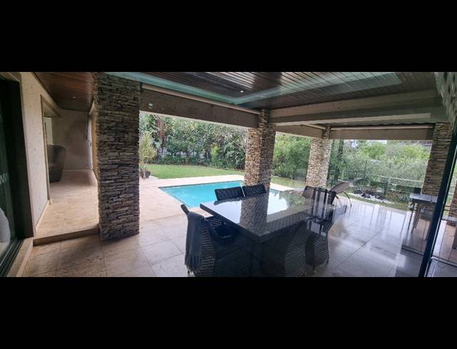 6 BEDROOM HOUSE FOR SALE IN IZINGA ESTATE